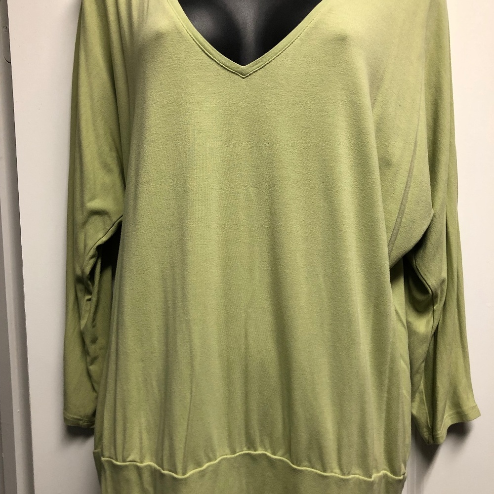 Green/Yellow Long Sleeved Top.